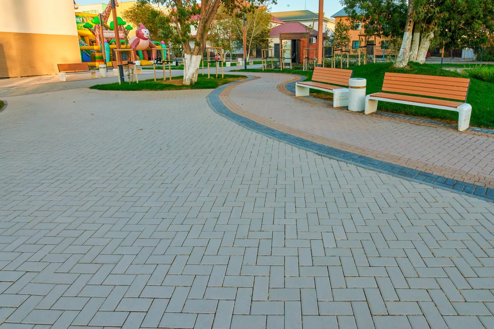 Город